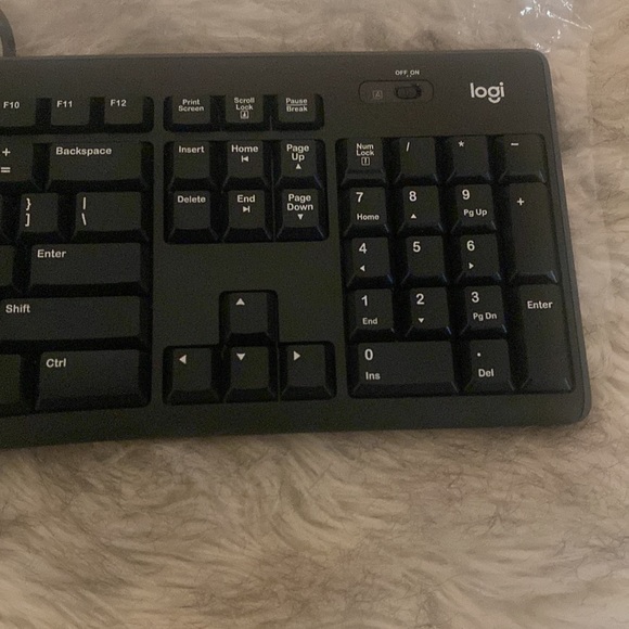 SALE‼️ BNIB Wireless Keyboard & mouse - Picture 10 of 10